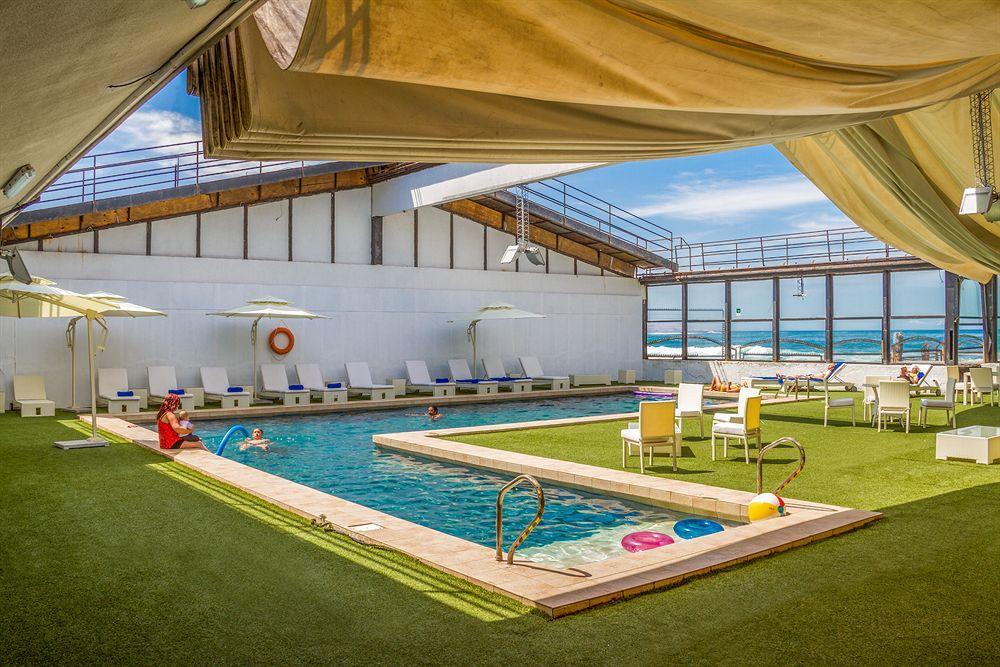 Hotel Gavina Costa Mar Iquique Eksteriør bilde The pool on the top deck of the ship